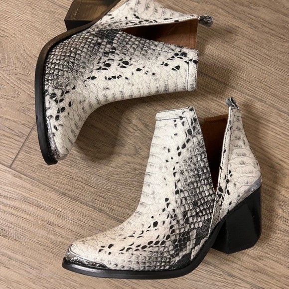 Jeffrey Campbell snake booties - Picture 2 of 2